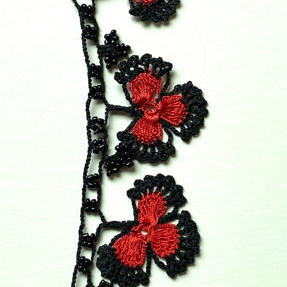 Hand crocheted and beaded necklace - Picture 2 of 2